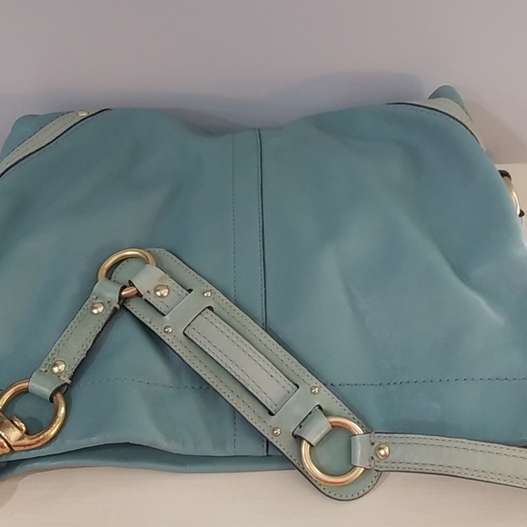 Coach Carly hobo bag in light blue leather with gold metal details - Picture 8 of 16